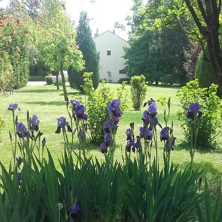 Pavillon De Diane, Le Malesherbois Homestay Ollainville