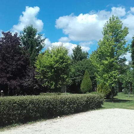 Homestay Pavillon De Diane, Le Malesherbois *