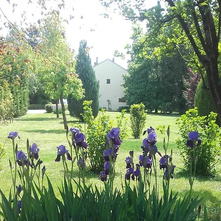 Homestay Pavillon De Diane, Le Malesherbois Ollainville